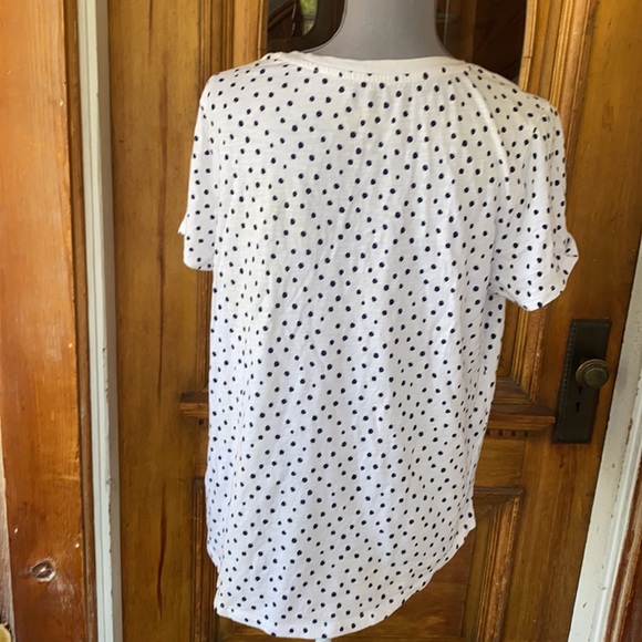 ⚡️⚡️5/$20 💜Old Navy White w/ Blue polka dot Cotton💜 - Picture 6 of 6